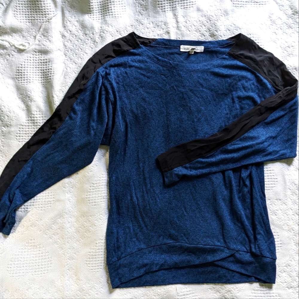 Lightweight sweater, soft with silky sleeve colorblock Sz XS